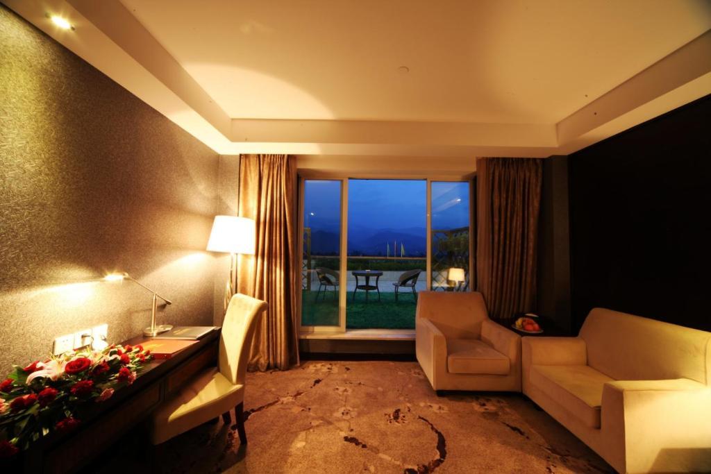 Xiongzhao Grand Hotel Weishan דאלי חדר תמונה